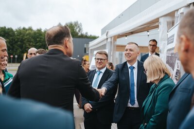 Schiedel tehtaan avajaiset