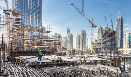 Gradilište sa nosivom konstrukcijom | © AdobeStock 294720283