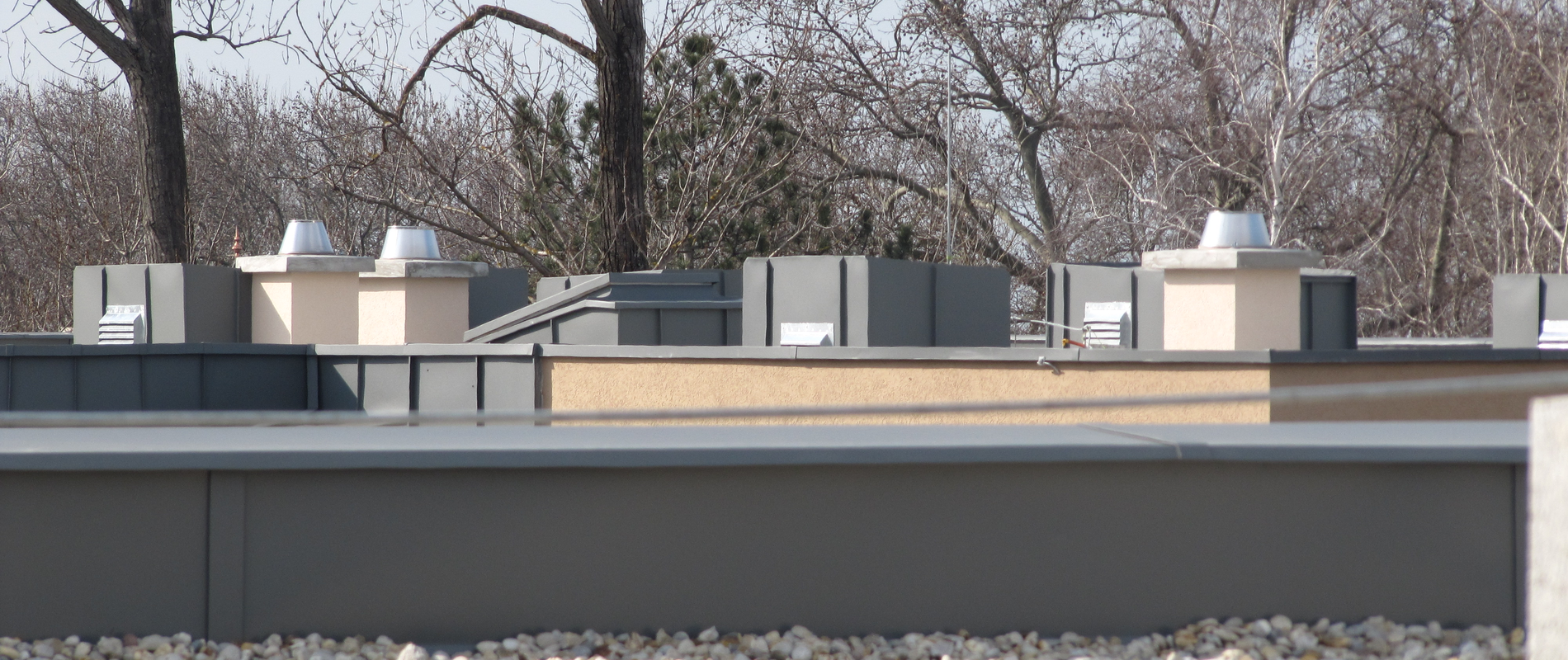 Bytový dom s individuálnymi komínmi