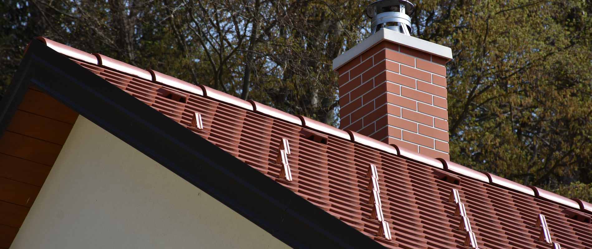 Streha z dimnikom Schiedel