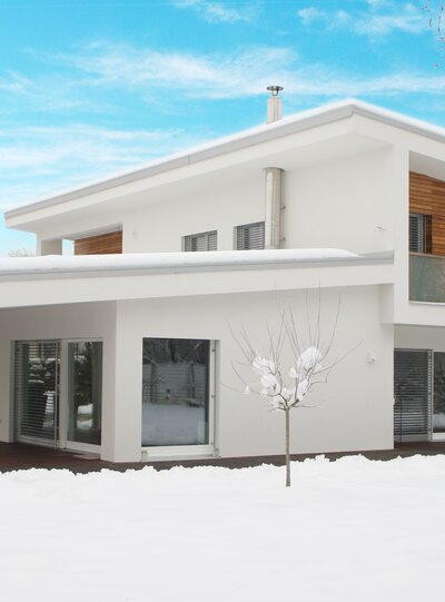 Hiša z inox dimnikom