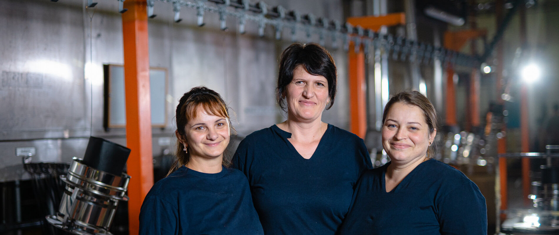 Zaměstnankyně Schiedel ve skladu