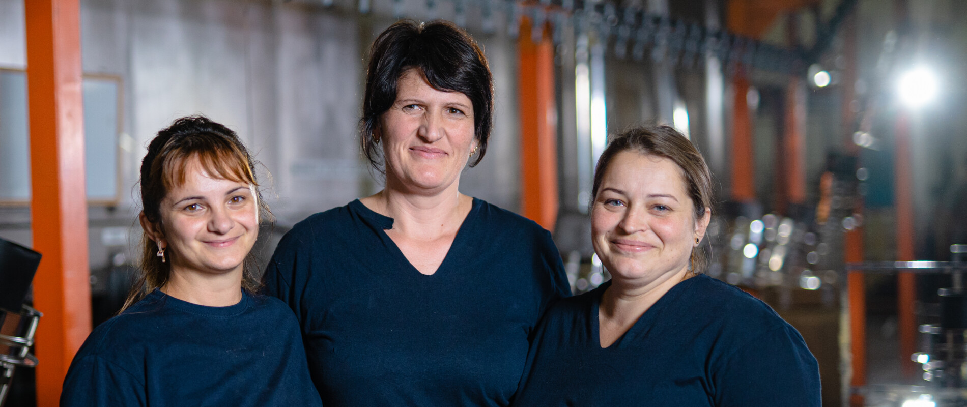 Zaměstnankyně Schiedel ve skladu