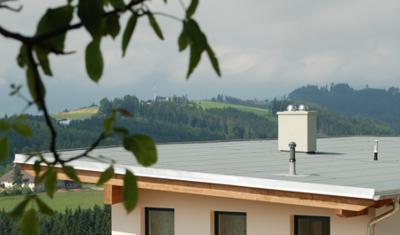 Haus mit einem Keramik-Schornsteinsystem