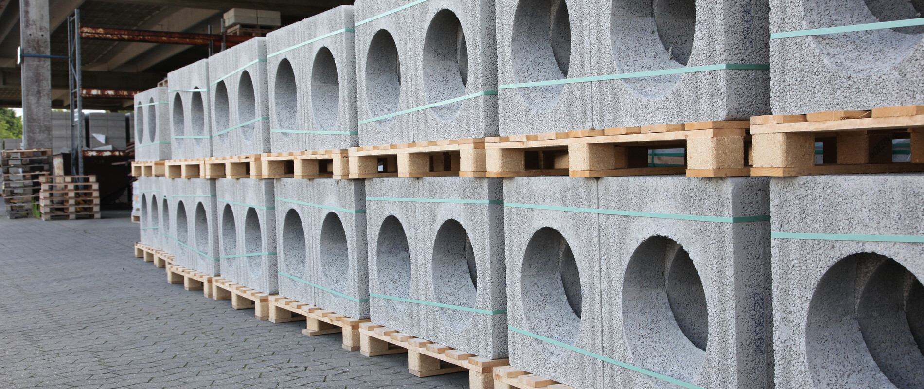 Image Title: If somebody hovers the image it appears.