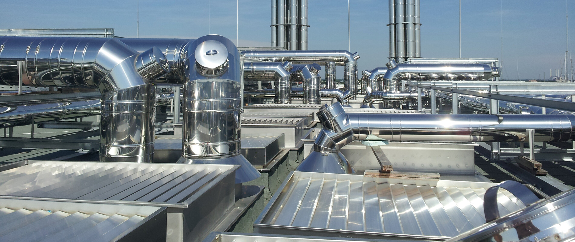 Dimnjak od nehrđajućeg čelika na objektu u Münchenu