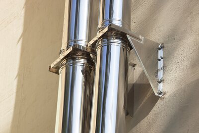 ICS stålpipesystem med veggfeste