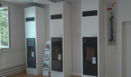 Kingfire kandalló modellek egy bemutató teremben