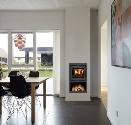 Peis som står i en spisestue