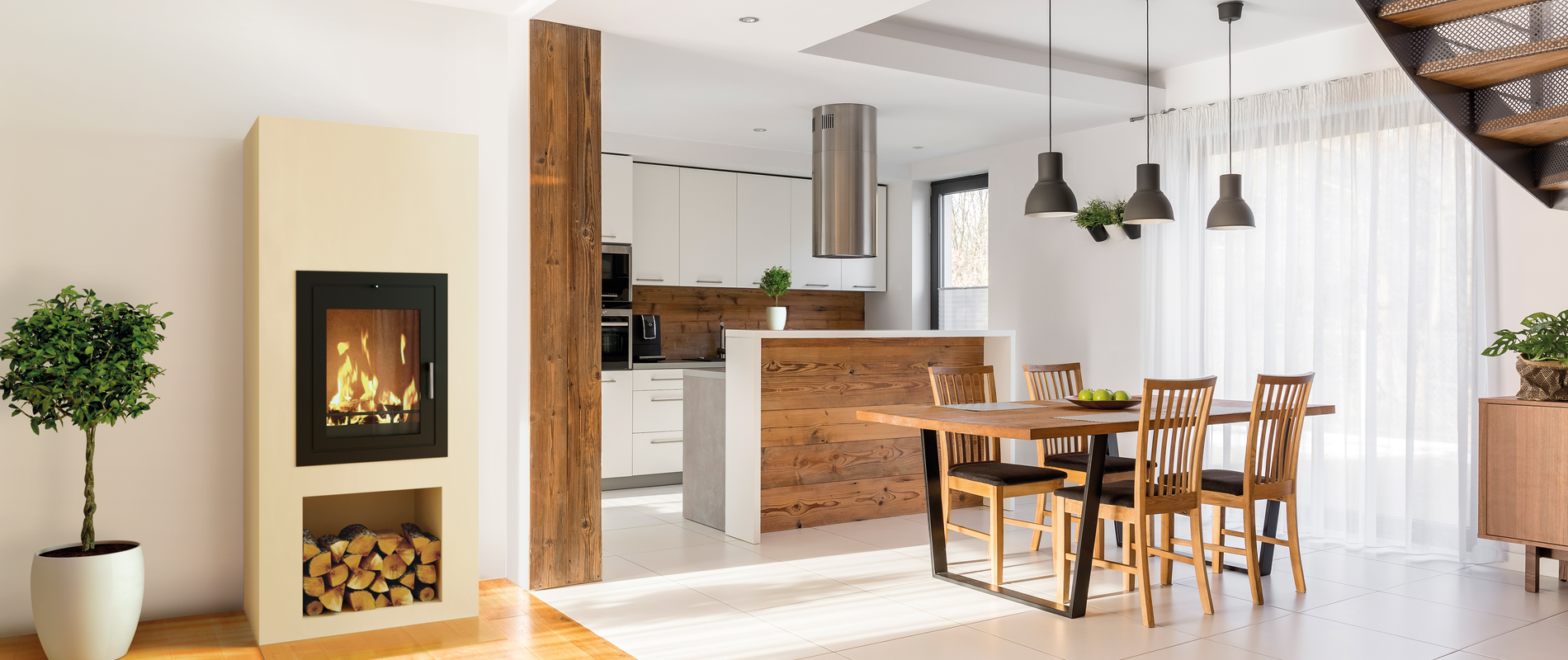 Modulært opbygget pejs i moderne hus