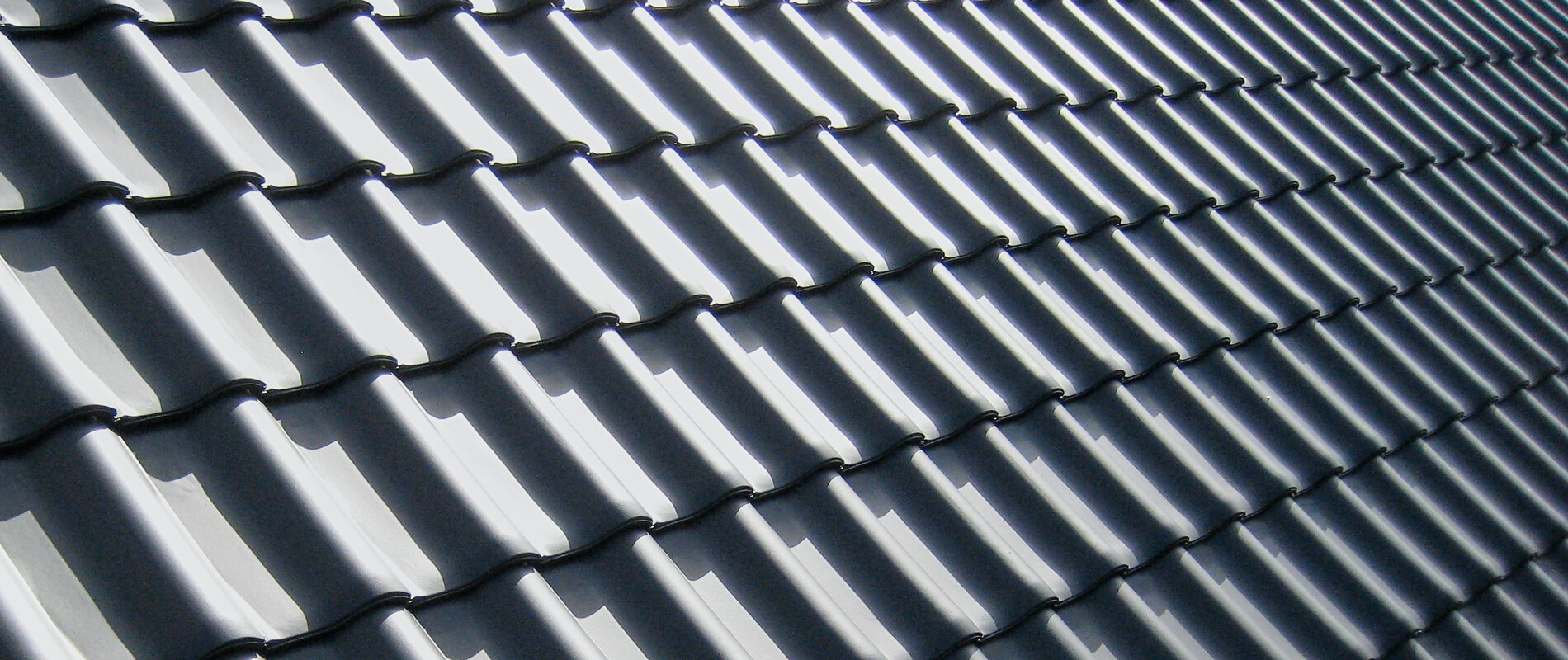 Image Title: If somebody hovers the image it appears. | © https://unsplash.com/photos/grey-roof-m_vEaZizd2s