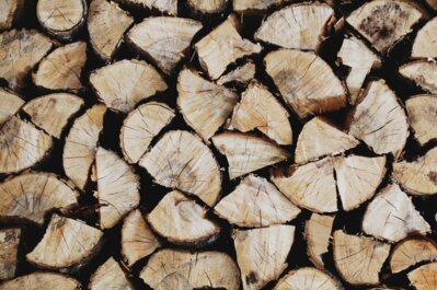 Gestapeltes Holz | © Patrick Tomasso