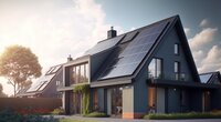 Hausdach mit Schornstein und Solar | © AdobeStock 554397802