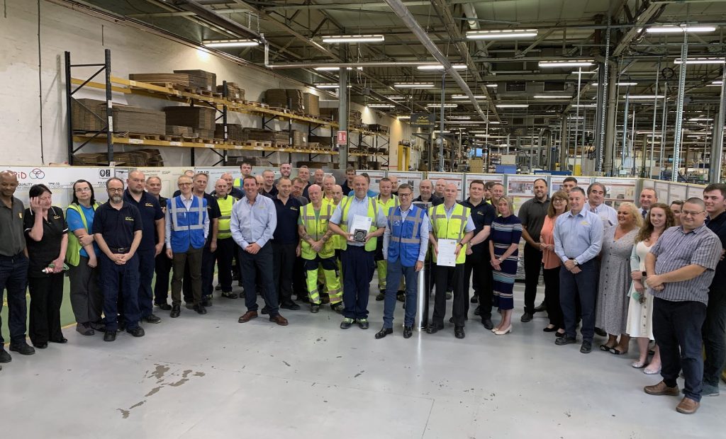 We were delighted to receive Andreas Schlechter and Giuliano Caglio as guests at the Washington Factory to present two awards to the Washington team.